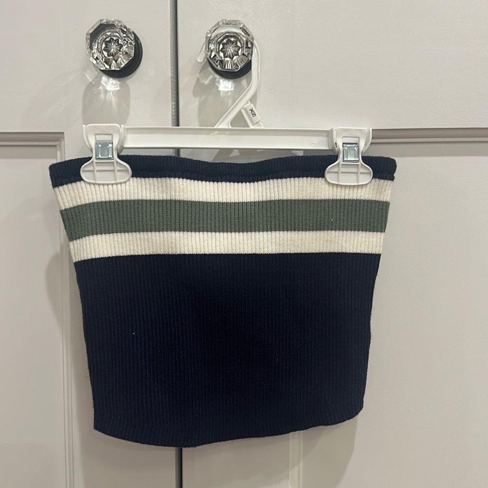 Strapless knit crop top from Edikted!